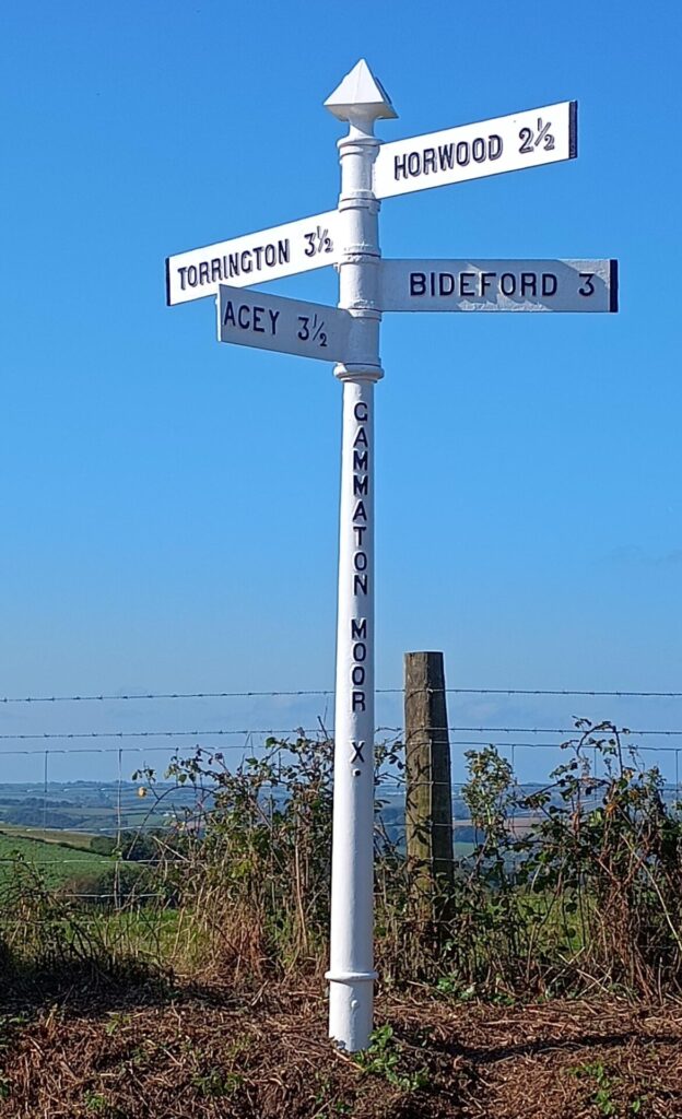 Two images showing the cast iron Gammaton Finger post before and after restoration