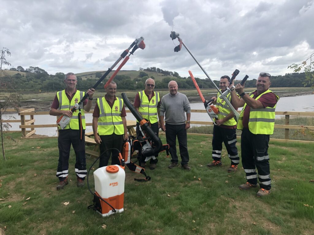 Bideford Town Rangers holding the zero carbon emission strimmers, hedge-cutter and spraying
equipment with robust batteries meaning their work on grass verges,
hedgerows and the smaller green spaces is cleaner, less smelly and quieter for
both employees and residents.